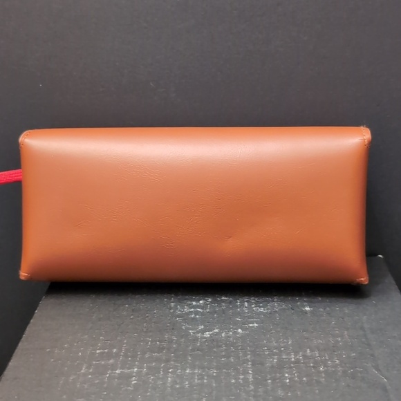 Fossil Brown Leather Magnetic Fold Over Eyeglasses Case. - Picture 5 of 8